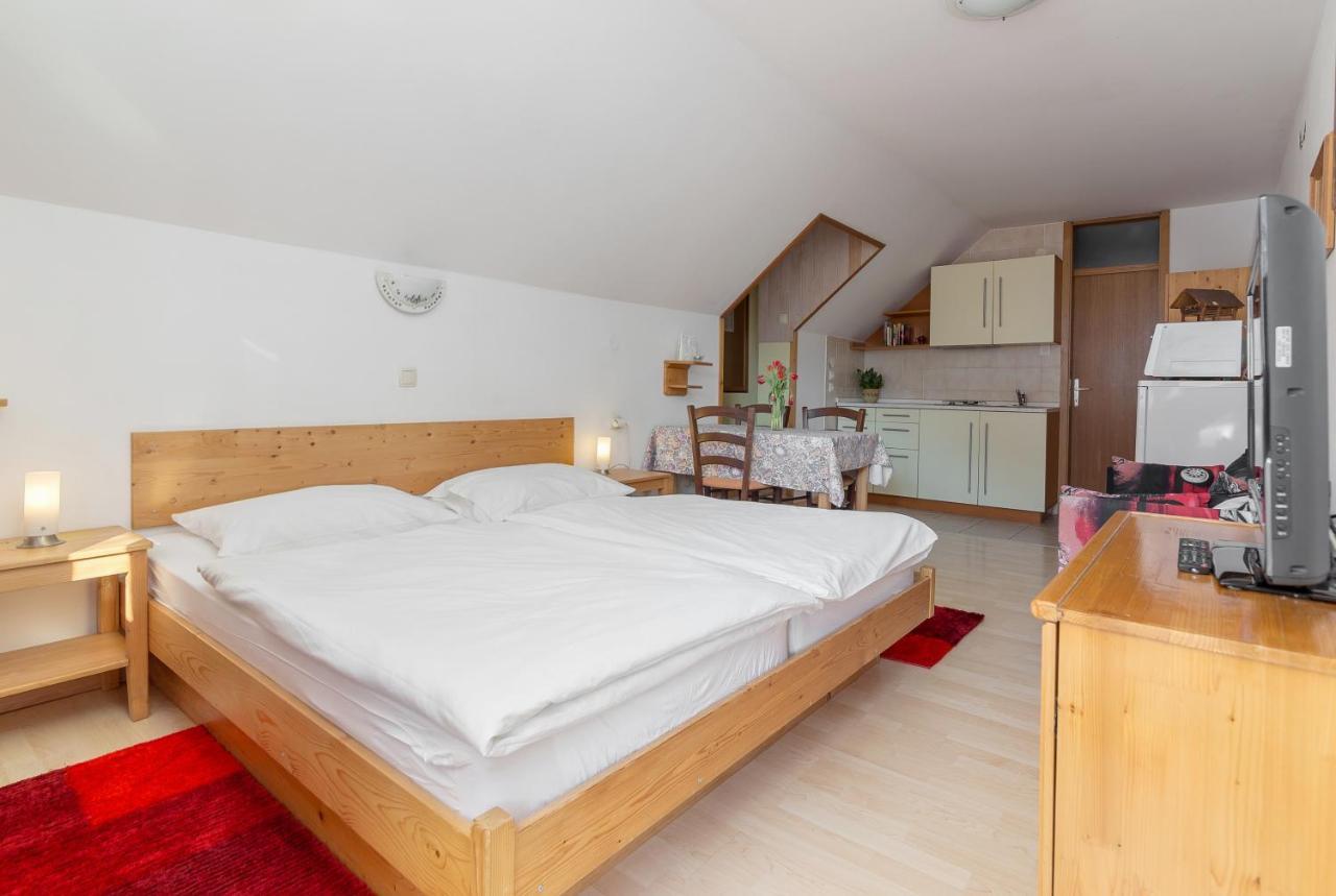 อพาร์ตเมนต์ เฮาส์ ยาเกอร์ Apartment Bohinj ภายนอก รูปภาพ